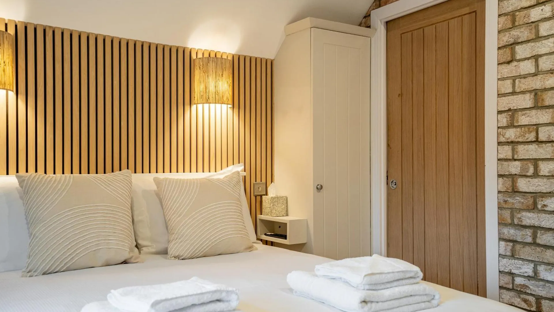 Paradise Apartments York